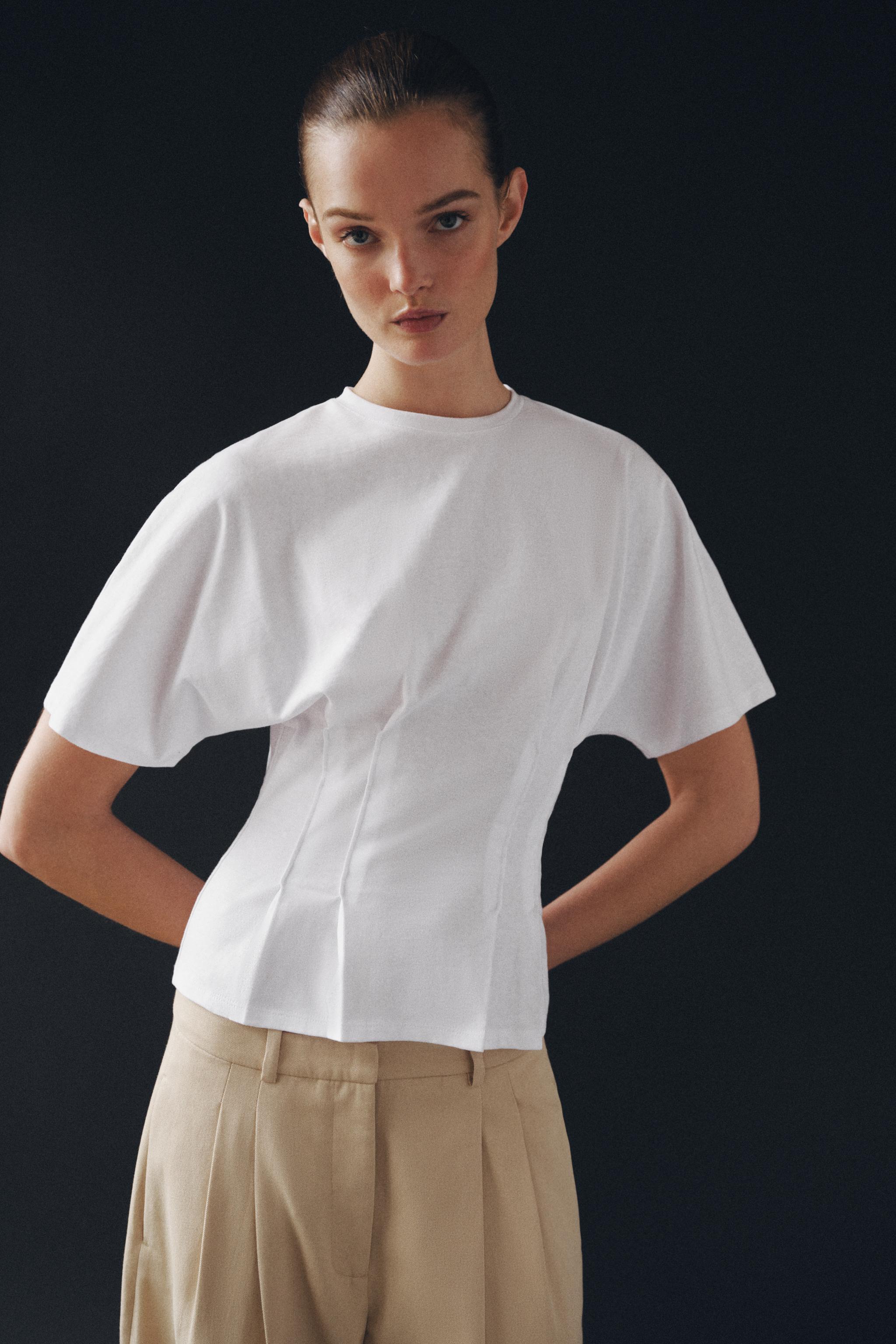 T-SHIRT AJUSTÉ À PINCES